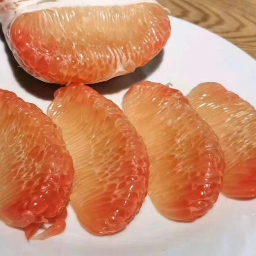 翡翠柚色泽红润 🔅肉质细嫩💧汁水丰富 ！口感甜度适中 ，是补充维生素和去火气的最佳选择❤一个口感爆棚的柚子[鼓掌] 商品图3