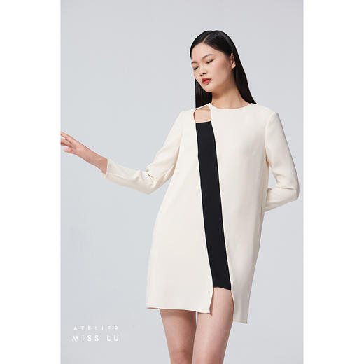 【第一性】不规则条形米白拼黑镂空设计廓H形短款连衣裙/0000663 商品图1