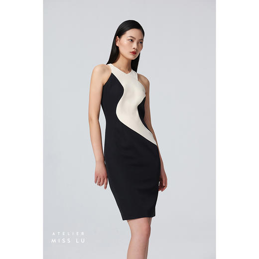 【命运星币】流畅曲线挂脖黑拼米白修身连衣裙/0000665 商品图2