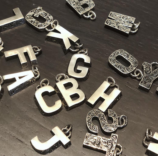 𝐆𝐮𝐜𝐜* 纯银做旧字母项链
（备注字母） 商品图1