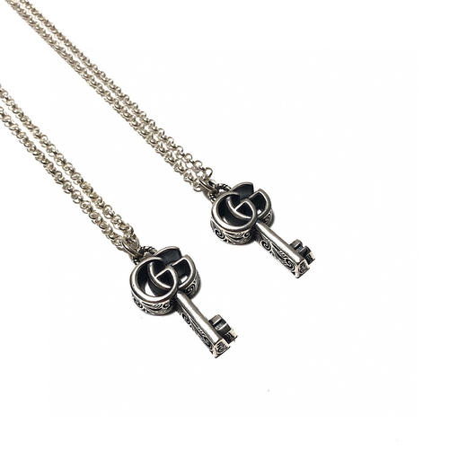 𝐆𝐮𝐜𝐜𝐢纯银镀黑做旧 蔓藤雕刻 双G造型钥匙吊坠项链 商品图0