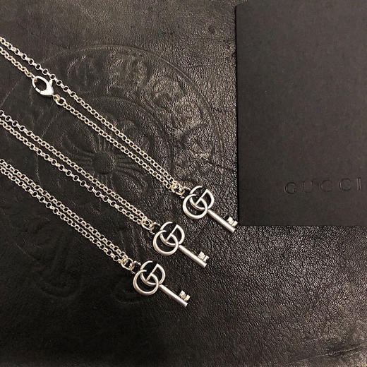 𝐆𝐮𝐜𝐜𝐢纯银镀黑做旧 蔓藤雕刻 双G造型钥匙吊坠项链 商品图4