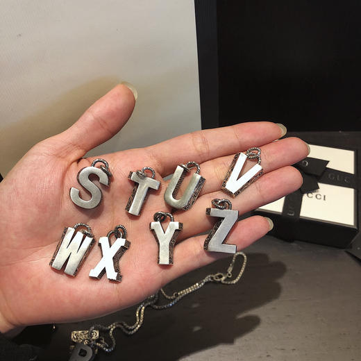 𝐆𝐮𝐜𝐜* 纯银做旧字母项链
（备注字母） 商品图6