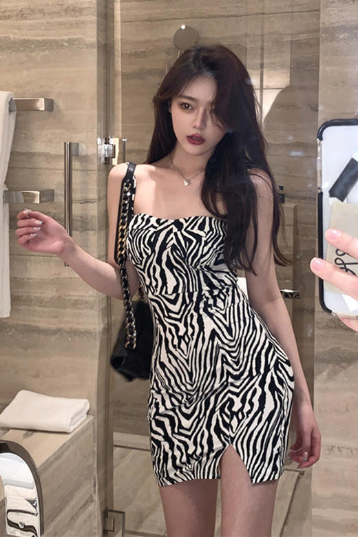 吊带显瘦连衣裙女新款收腰气质裙子2021夏季方领修身性感包臀短裙 商品图4