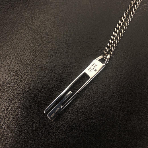 Gucci情侣G字竖长条吊坠牌 商品图0