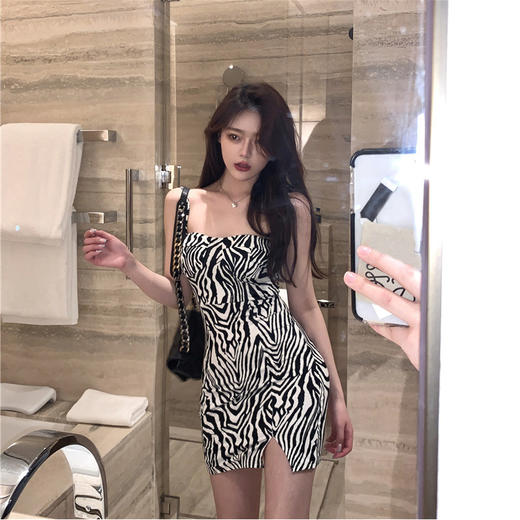 吊带显瘦连衣裙女新款收腰气质裙子2021夏季方领修身性感包臀短裙 商品图0