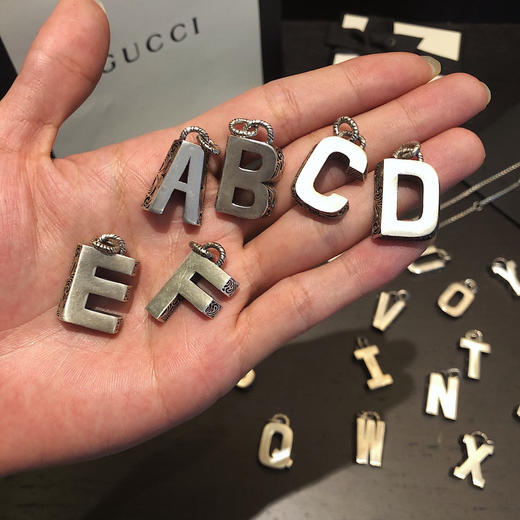 𝐆𝐮𝐜𝐜* 纯银做旧字母项链
（备注字母） 商品图3