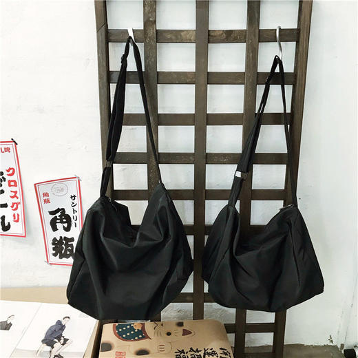 韩国ulzzang斜跨包港风原宿纯色大包男女单肩斜挎包大容量健身包 商品图6