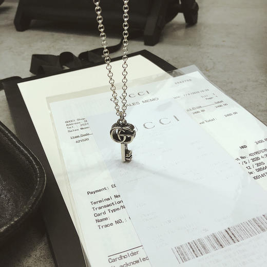 𝐆𝐮𝐜𝐜𝐢纯银镀黑做旧 蔓藤雕刻 双G造型钥匙吊坠项链 商品图7