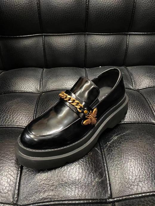 LFGJ 6104  小蜜蜂金属链条漆皮英伦风松糕鞋 商品图0