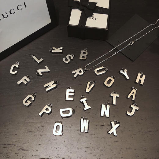 𝐆𝐮𝐜𝐜* 纯银做旧字母项链
（备注字母） 商品图2