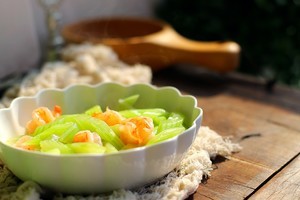 怎样炒出饭店级别的幼嫩西芹(附正确的西芹处理手法)的做法 步骤15