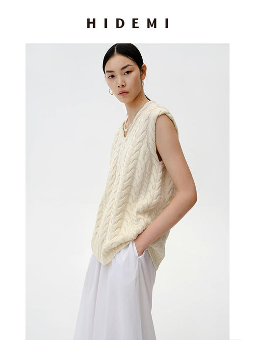 HIDEMI 美利奴羊毛绞花V领背心 原白色/藏蓝色 商品图7