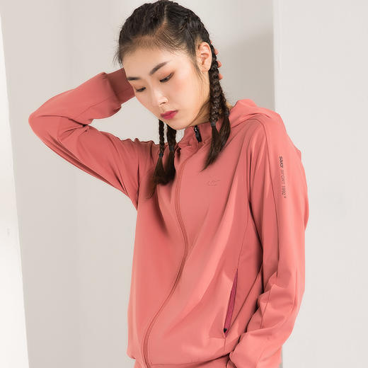 【线下同款 宽松版型 开衫设计】
赛琪女士运动卫衣171050 商品图1