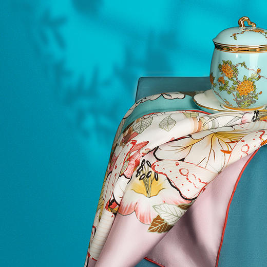 万事利夫人礼丝瓷套装（双面异色大方巾+瓷器） 商品图2