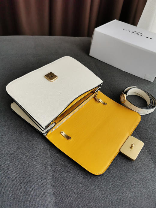 Coach Alie爱丽荔枝纹邮差包-白色 商品图6