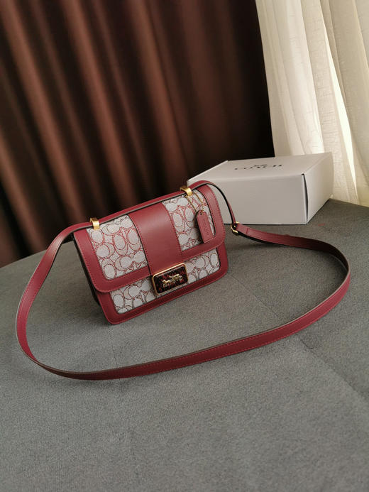 Coach Alie爱丽老花邮差包-酒红 商品图5