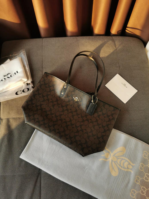 coach老花托特包/黑色老花 商品图3