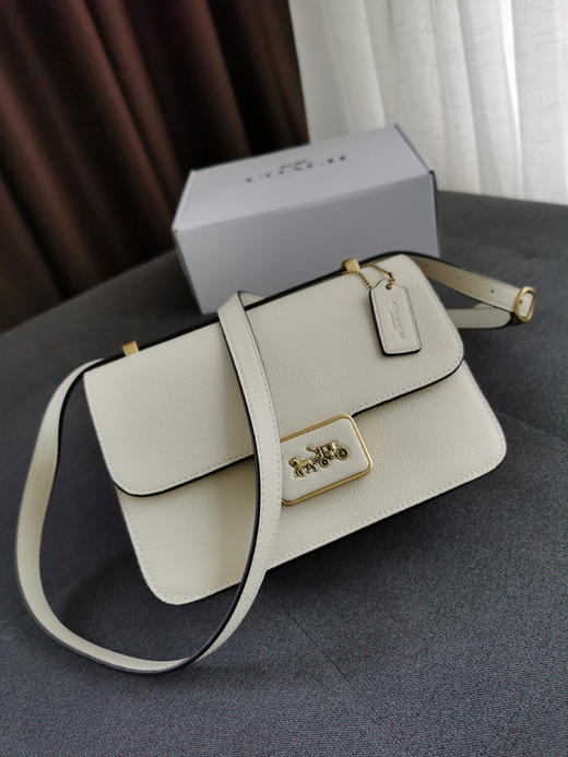 Coach Alie爱丽荔枝纹邮差包-白色 商品图1
