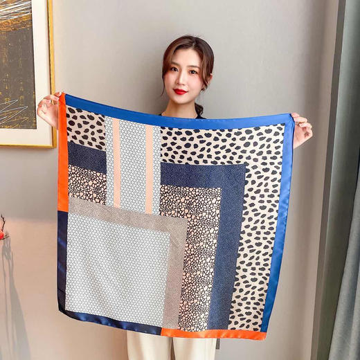 【内购不退换】【魔法丝巾】【一抹色彩 点亮整身搭配】【现货】臣禾【经典实用款】方巾好用又好看仿真丝锻面【多场合搭配用途】S211270330 商品图13