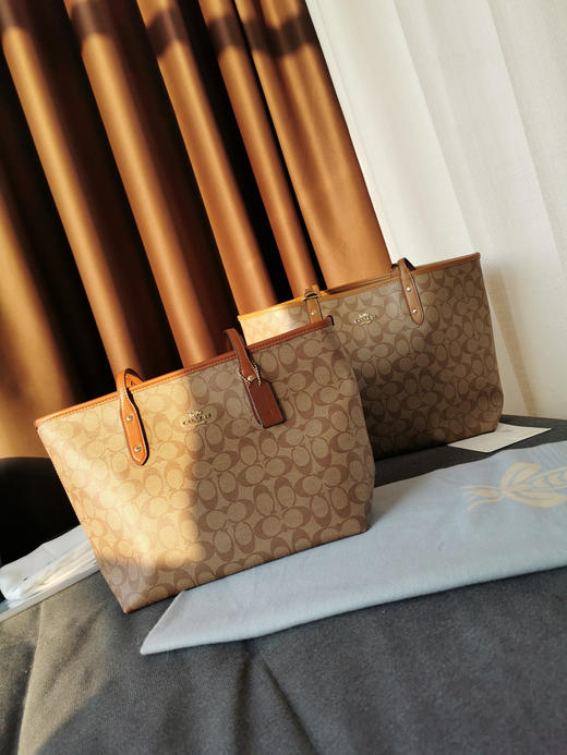 coach老花托特包/啡色老花 商品图2