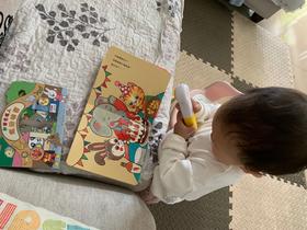 《0-3岁亲子游戏纸板书》：可动手，可读，可认知，可玩，可互动的一本书。