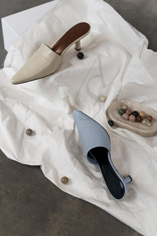 BY FAR 淡蓝色/象牙色CYNTHIA尖头细跟凉拖鞋 商品图1