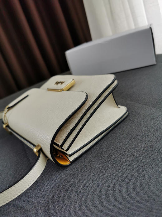 Coach Alie爱丽荔枝纹邮差包-白色 商品图4