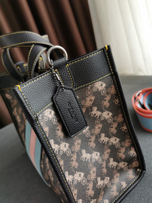 Coach蔻驰马车30号托特包-黑色条纹款 商品图5