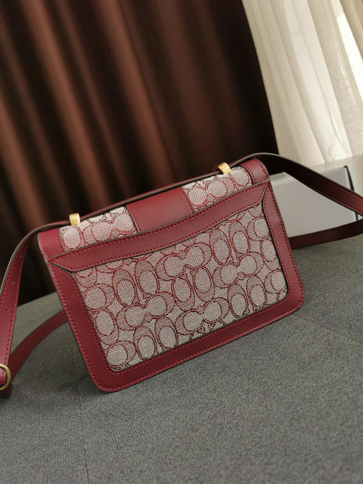 Coach Alie爱丽老花邮差包-酒红 商品图3