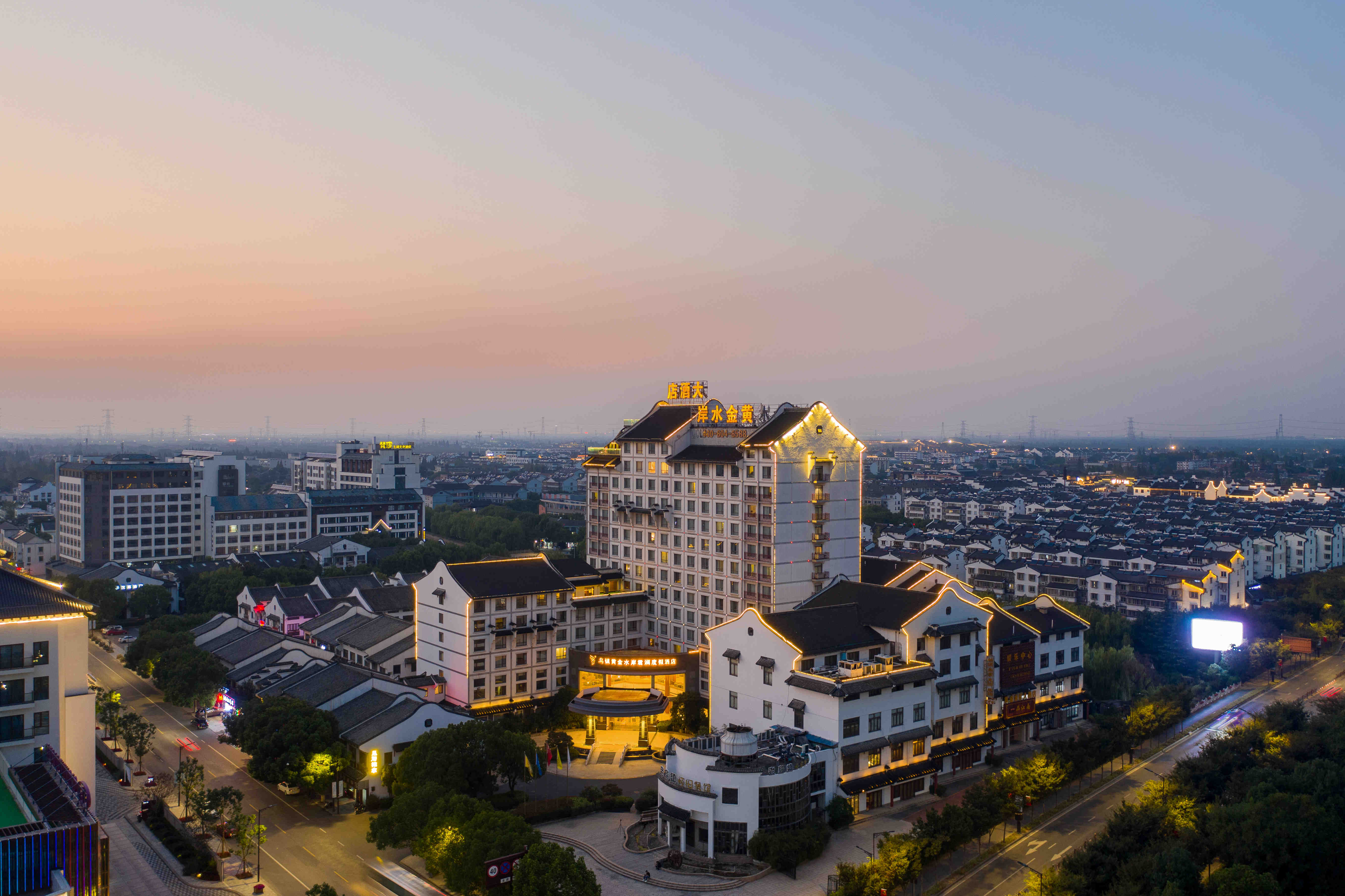 ★周末不加价★￥499起/2间夜【乌镇黄金水岸君澜度假酒店】享特惠双床房+自助早餐+下午茶，毗邻乌镇东西栅景区，体验浓郁江南风情，另有¥399含中式套餐可选！有效期至2025年12月30日