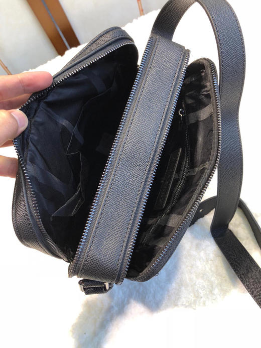 B家经典男士单肩包 商品图6