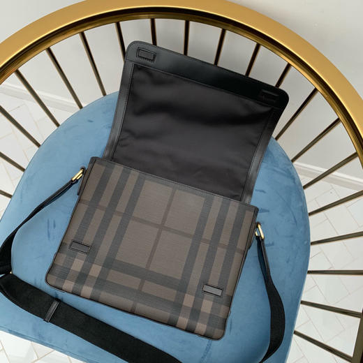 烟熏格纹男士邮差包 商品图6