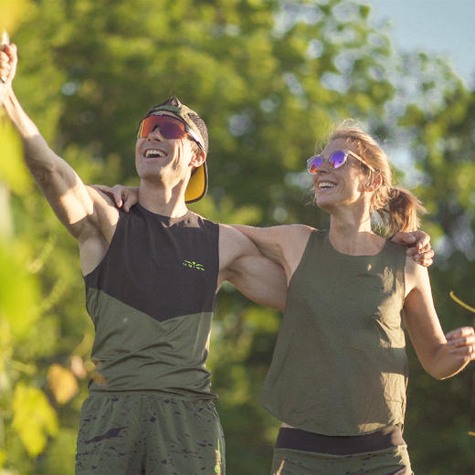 UGLOW无袖竞速T恤 WIDE TOP TANK SPEED AERO（男款） ​跑马拉松比赛越野跑步耐力跑训练慢跑健身徒步运动 可定制 商品图1