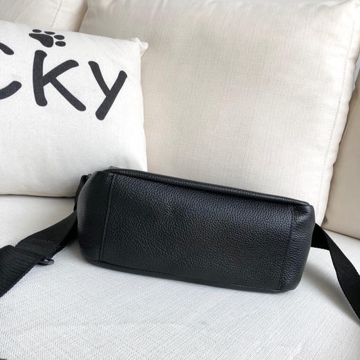 最新男士斜背包 商品图4