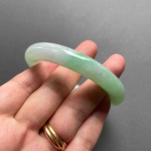 糯冰种阳绿圆条翡翠手镯55.5 55 商品图7