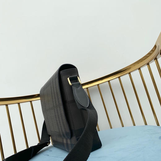 烟熏格纹男士邮差包 商品图1