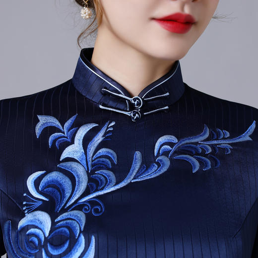 JQY-XZ20-126金齐奕蓝色醋酸手工旗袍 商品图3