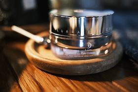 日本Luara眼霜 淡化细纹黑眼圈消浮肿紧致抗衰15ml