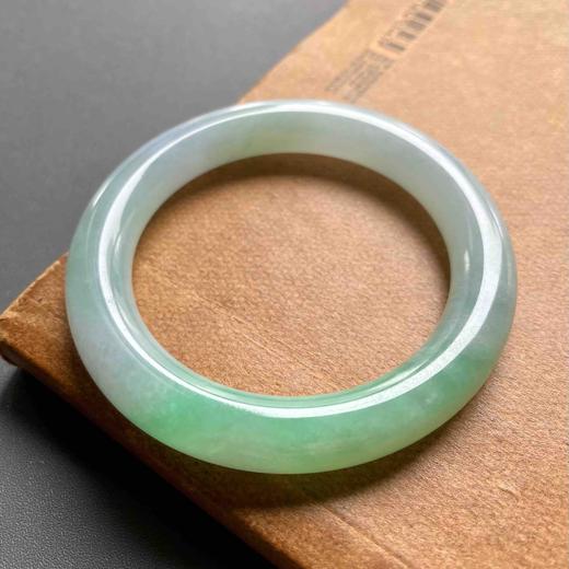糯冰种阳绿圆条翡翠手镯55.5 55 商品图2
