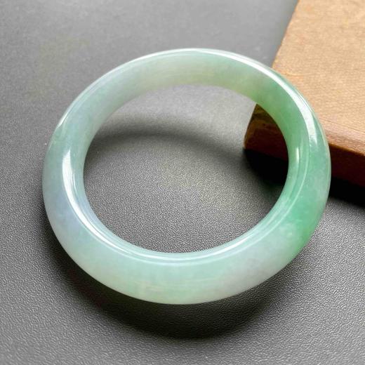 糯冰种阳绿圆条翡翠手镯55.5 55 商品图0