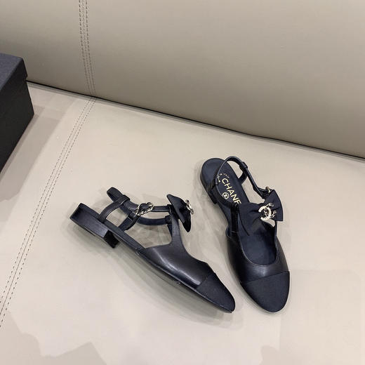 Chane*专柜最新款蝴蝶结凉鞋
平底3色 商品图8