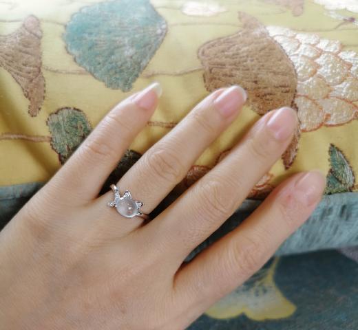 白冰翡翠蛋面精致猫咪白金戒指 商品图2