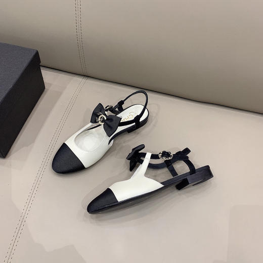 Chane*专柜最新款蝴蝶结凉鞋
平底3色 商品图4