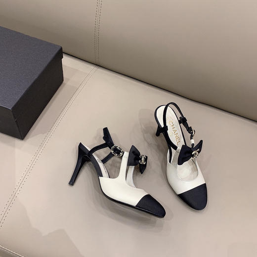 Chane*专柜最新款蝴蝶结凉鞋
高跟3色 商品图5