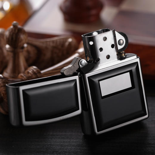 芝宝打火机（黑雅士镜面镀铭徽章）356 商品图2