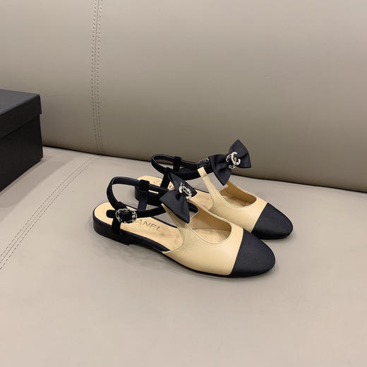 Chane*专柜最新款蝴蝶结凉鞋
平底3色 商品图2