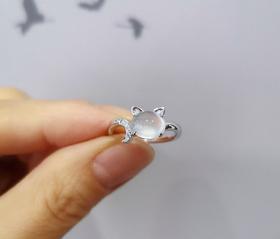 白冰翡翠蛋面精致猫咪白金戒指