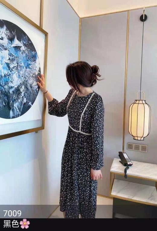 品牌:HE. HE  品类:碎花连衣裙 商品图0