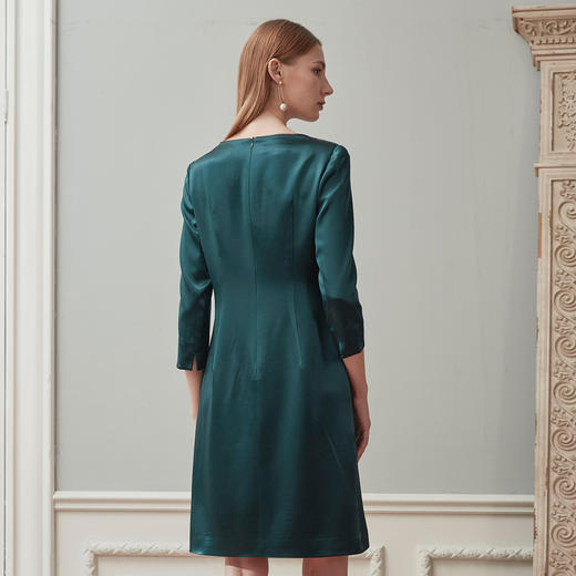 QE87B斯尔丽瑟俪2021年春季上新V领肩部烫钻短款连衣裙 商品图1